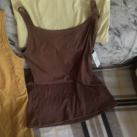 Women’s different size tanks bundle - Picture 2 of 9